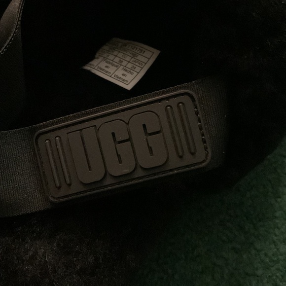 Ugg slippers - Picture 5 of 8